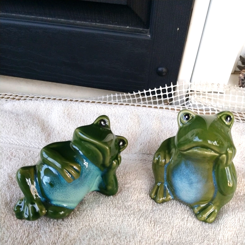 FROGS NWT Whimsical Pair (2) Of Green Ceramic/Porcelain